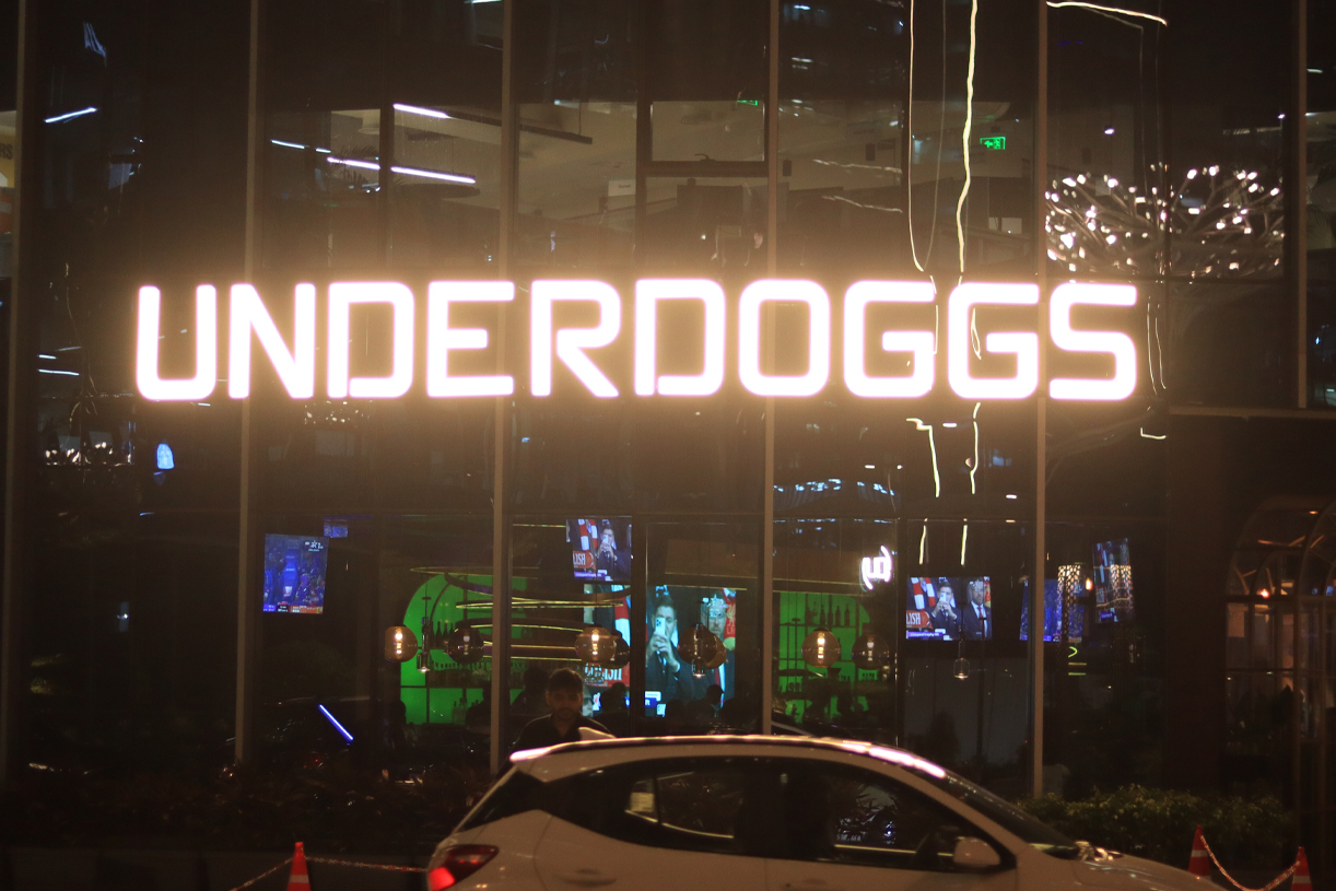 underdoggs-super-sign-board-by-hbssignage